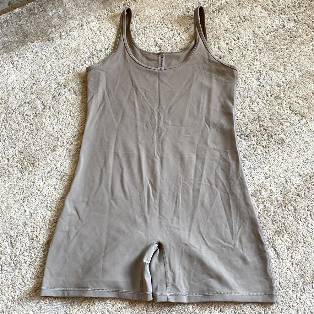 TNA Action Aritzia Workout Onesie Bodysuit Jumpsuit Singlet Romper: X Large - Picture 1 of 9